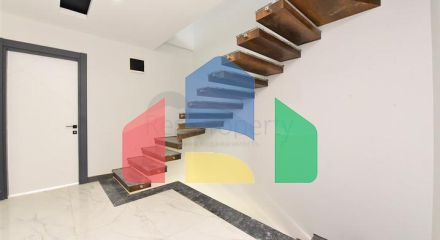 Вілла з басейном в районі Авсаллар