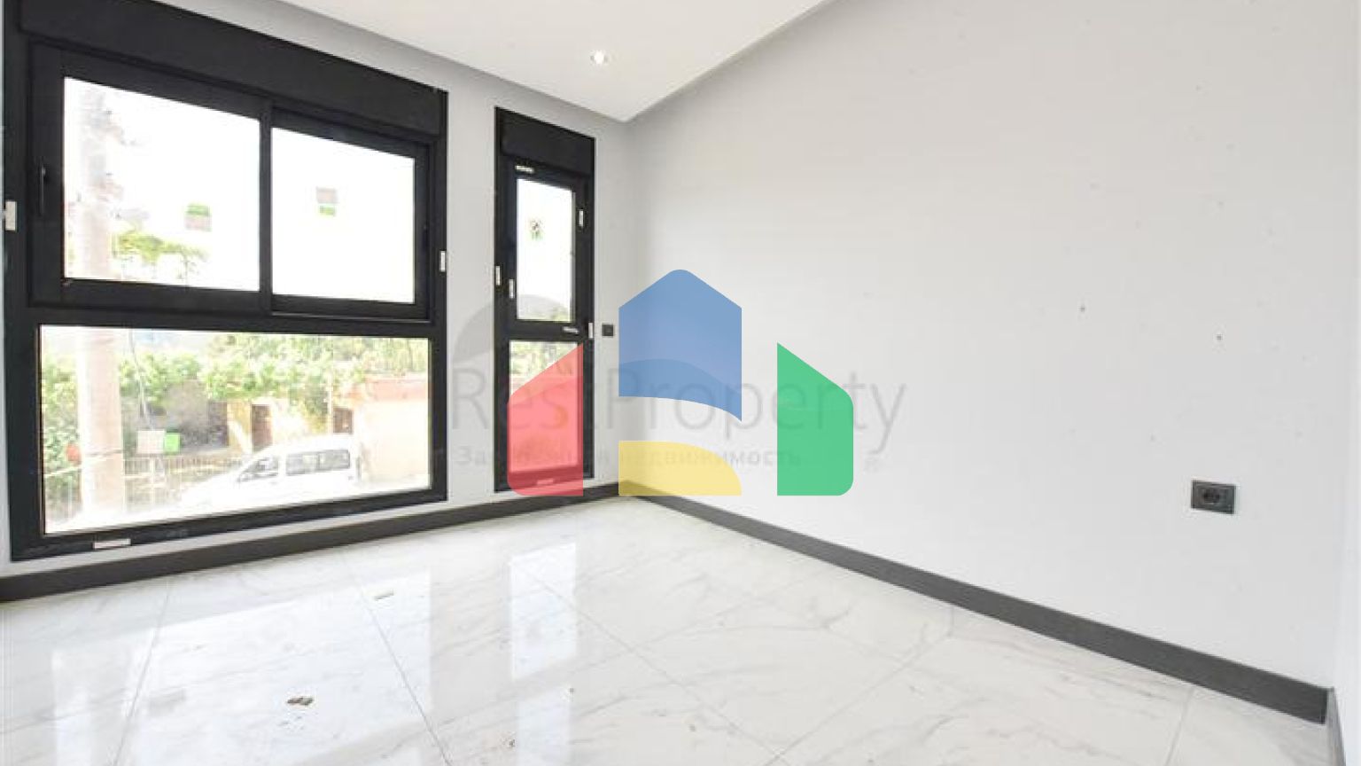 Вілла з басейном в районі Авсаллар