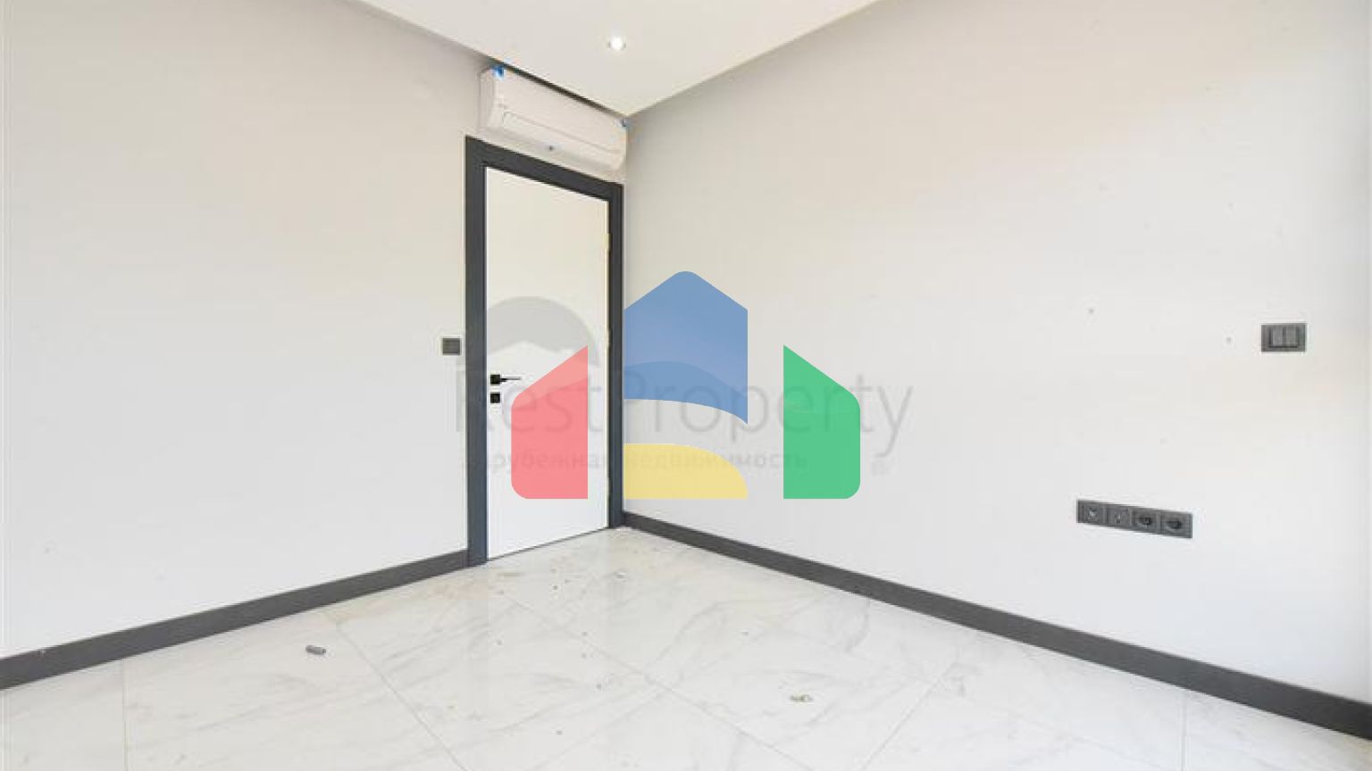 Вілла з басейном в районі Авсаллар