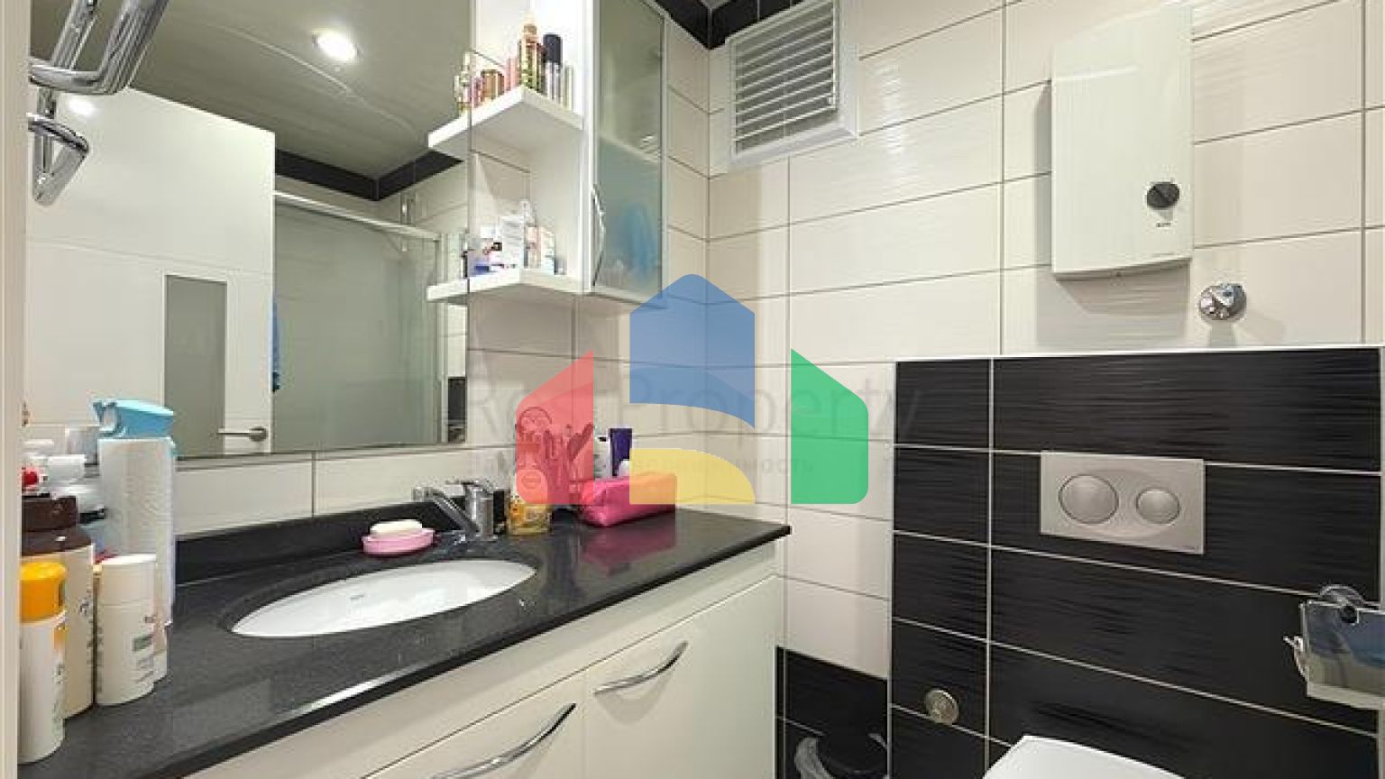 Затишна мебльована квартира з видом на море в Авсалларі