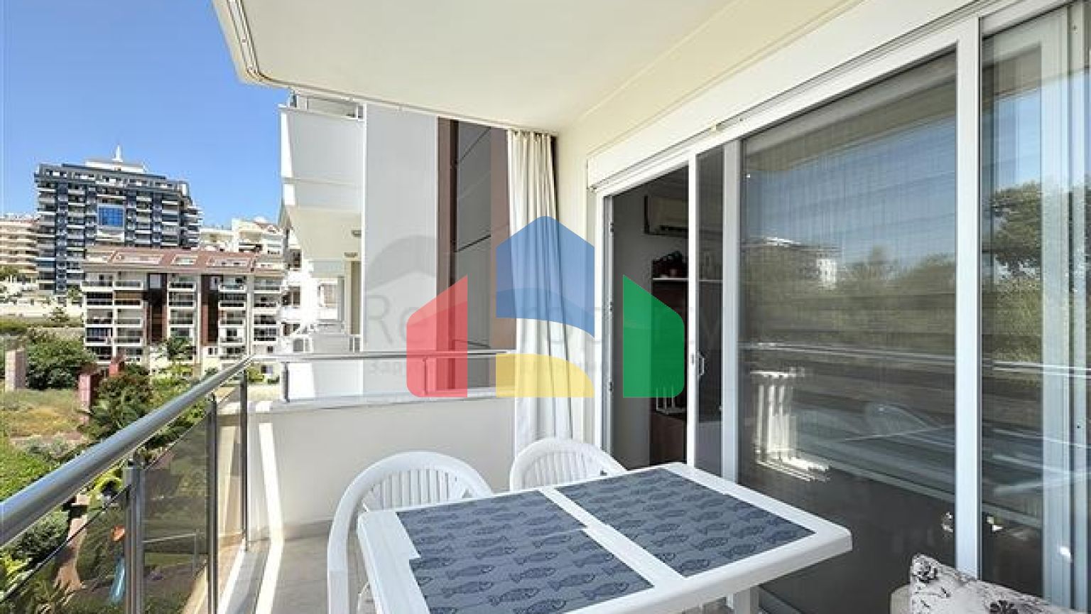 Затишна мебльована квартира з видом на море в Авсалларі