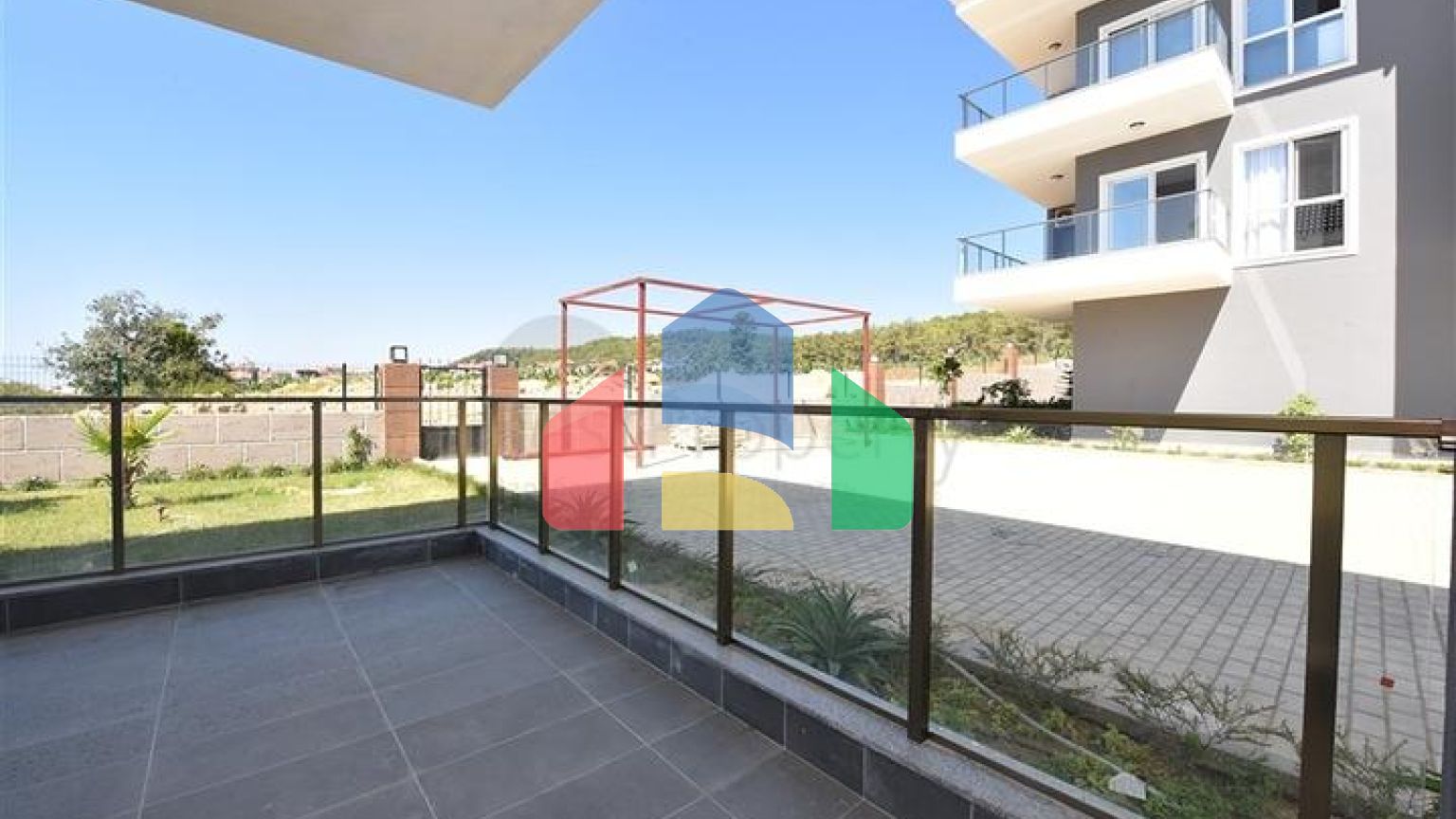 Квартира 2+1 с мебелью и техникой в новом комплексе в районе Инжекум