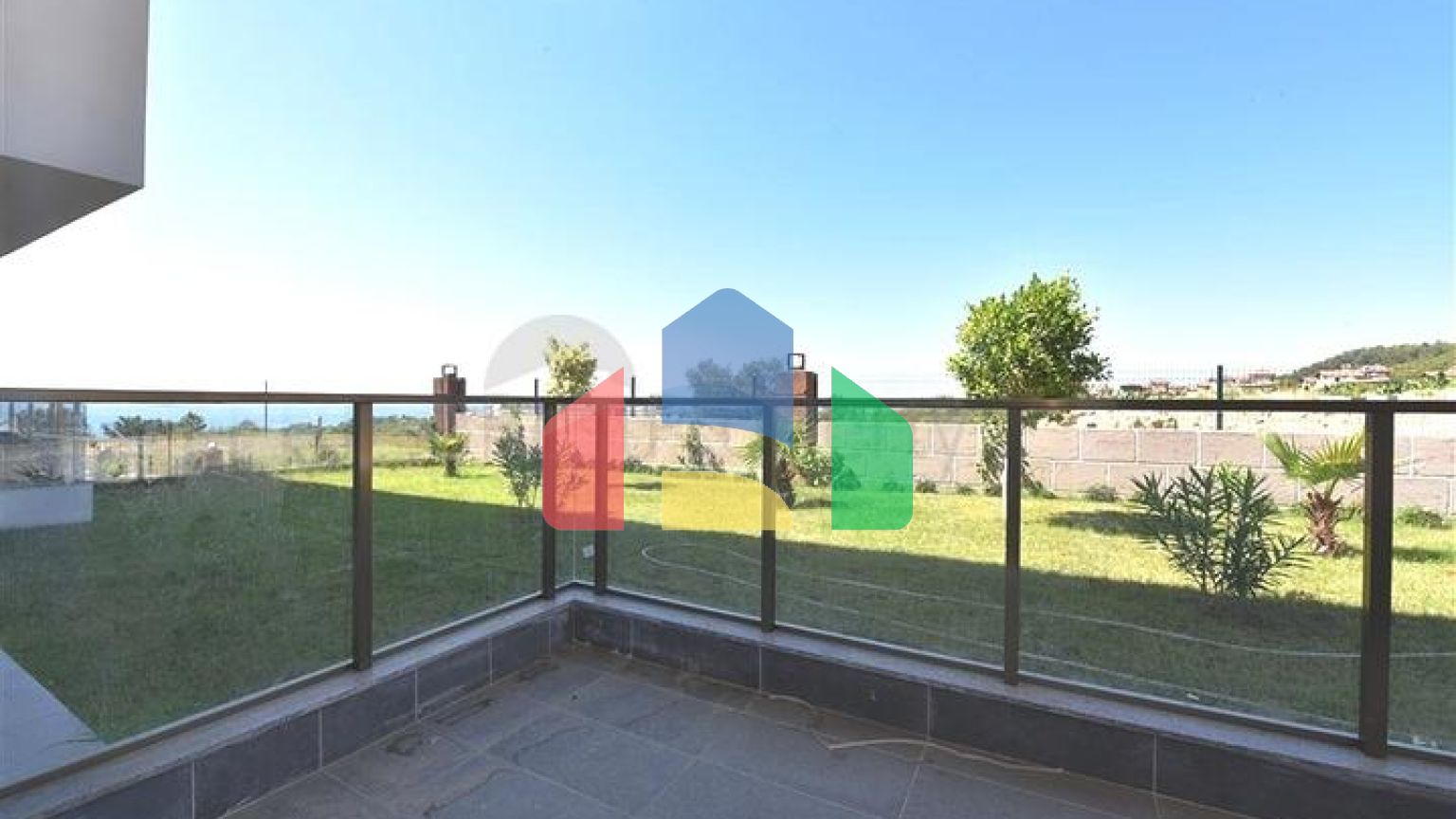 Квартира 2+1 с мебелью и техникой в новом комплексе в районе Инжекум