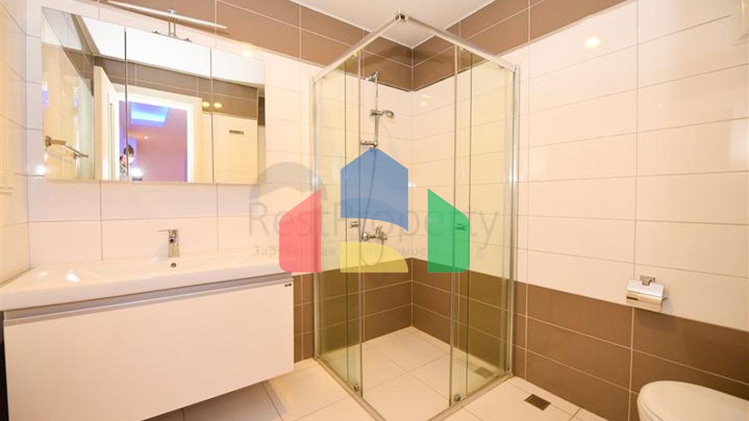 Простора квартира 4 + 1 в районі Авсаллар