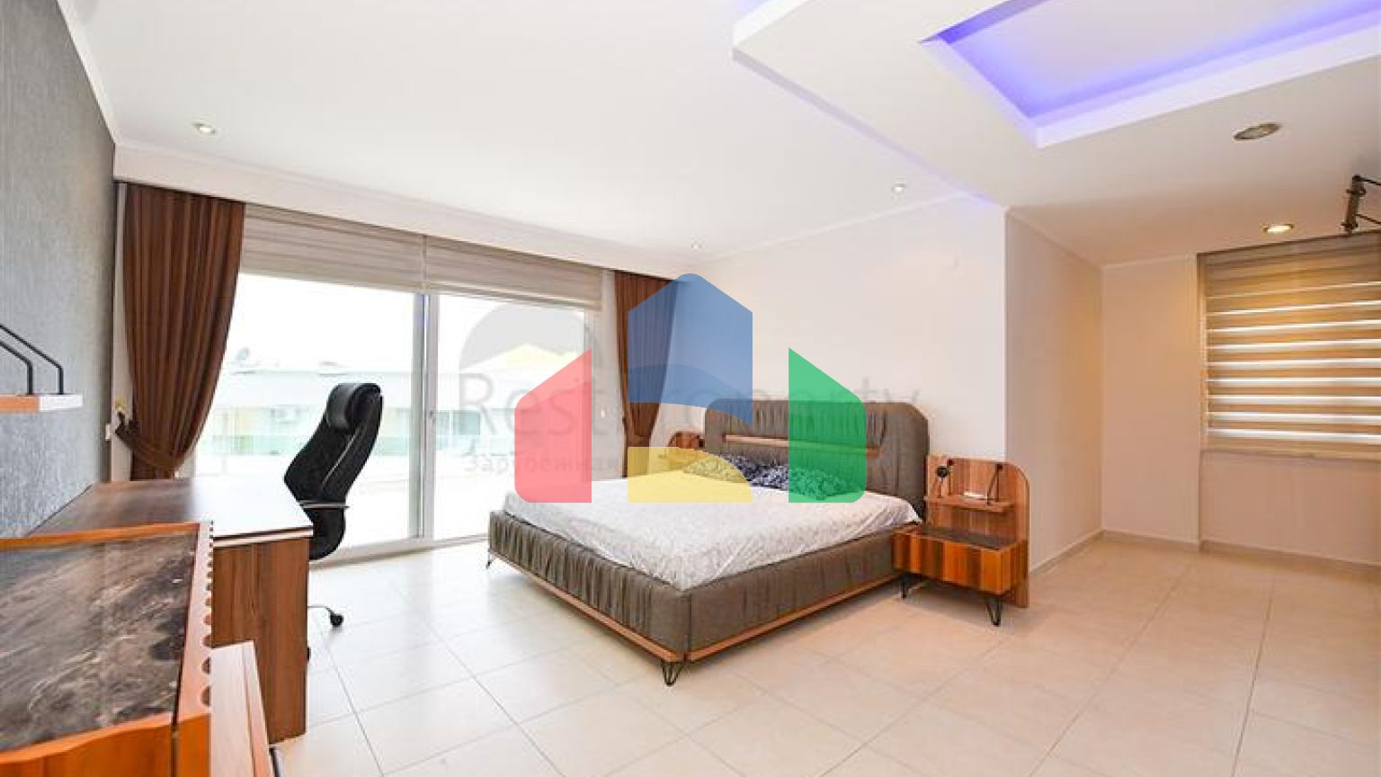 Простора квартира 4 + 1 в районі Авсаллар