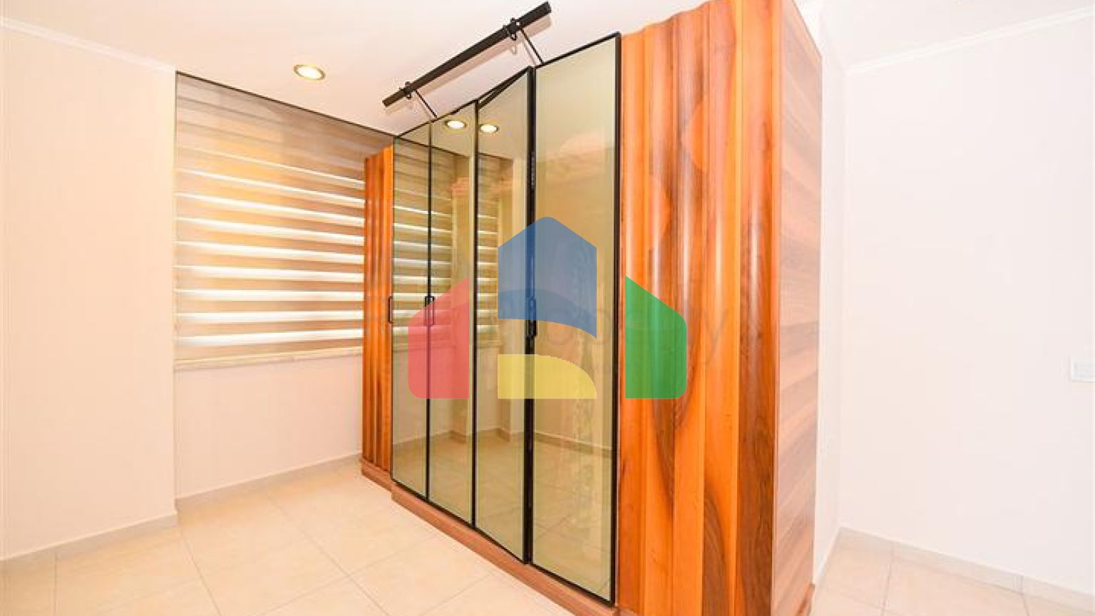 Простора квартира 4 + 1 в районі Авсаллар