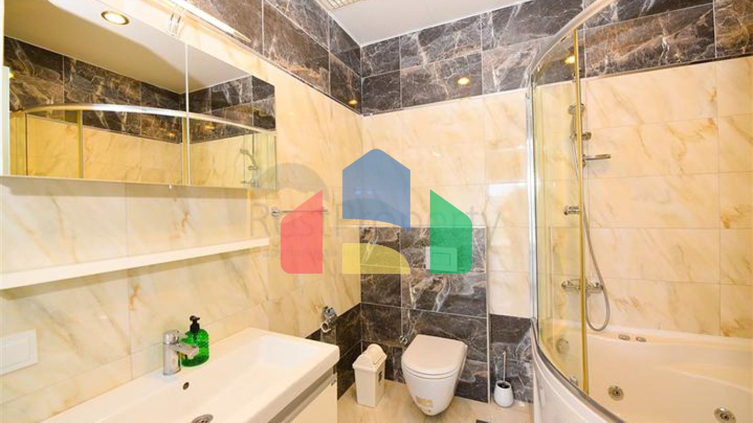 Простора квартира 4 + 1 в районі Авсаллар