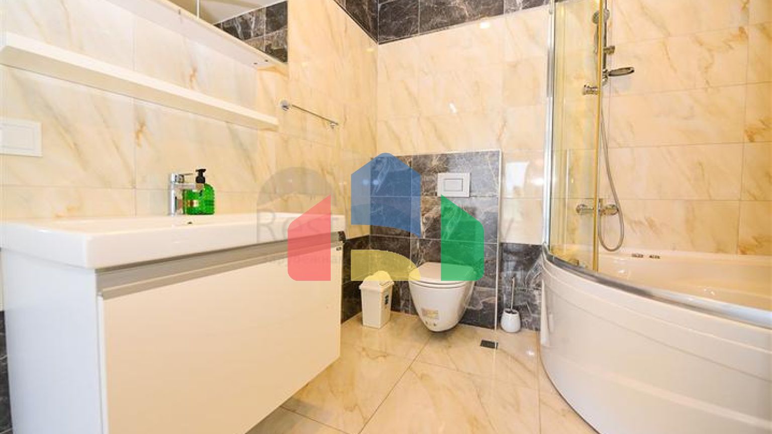 Простора квартира 4 + 1 в районі Авсаллар