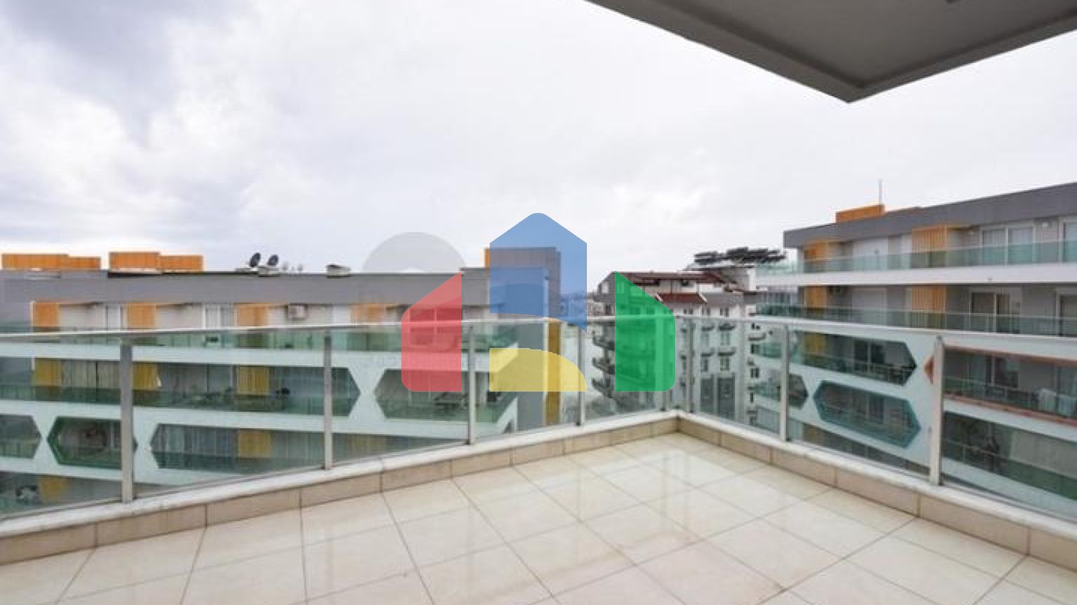 Простора квартира 4 + 1 в районі Авсаллар