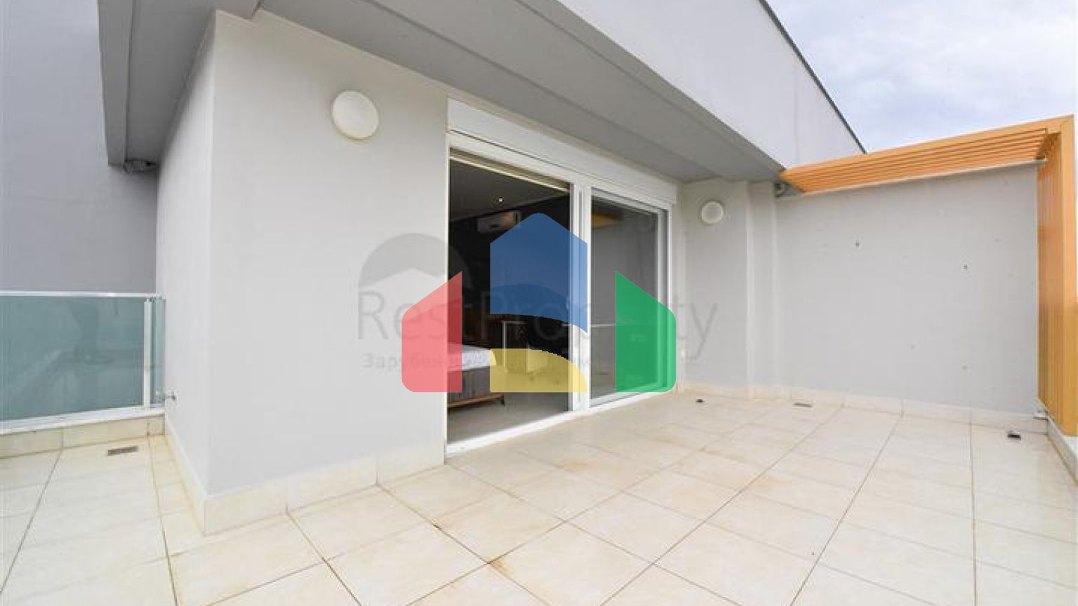 Простора квартира 4 + 1 в районі Авсаллар