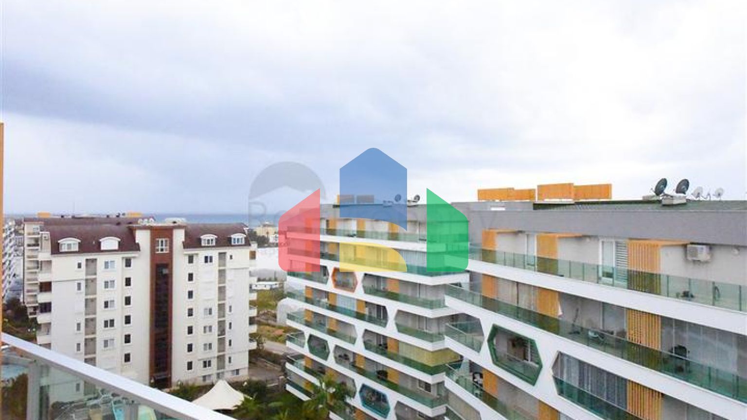 Простора квартира 4 + 1 в районі Авсаллар