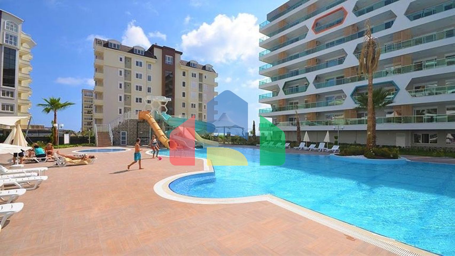 Простора квартира 4 + 1 в районі Авсаллар