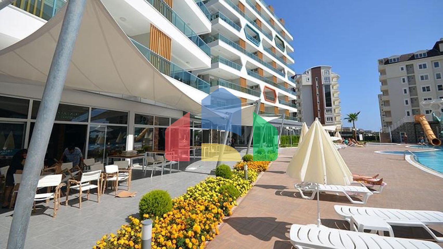 Простора квартира 4 + 1 в районі Авсаллар