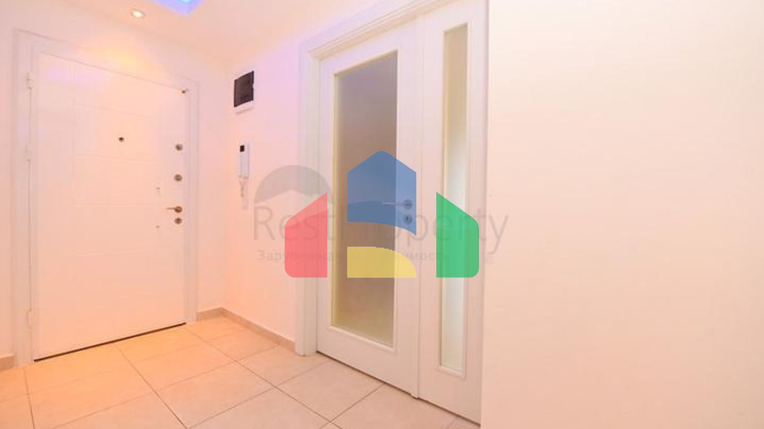 Простора квартира 4 + 1 в районі Авсаллар