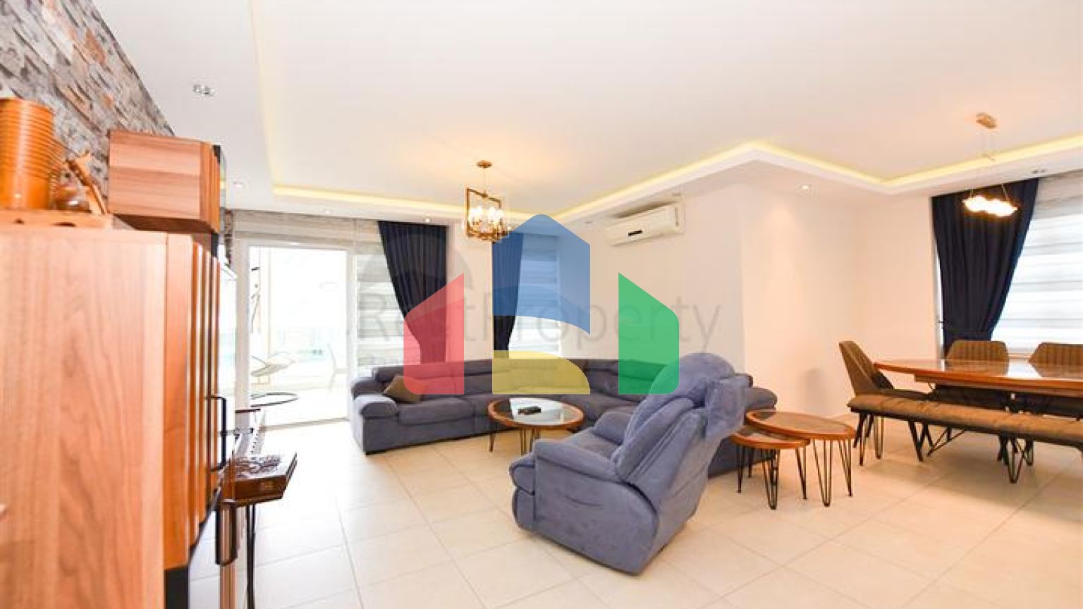 Простора квартира 4 + 1 в районі Авсаллар