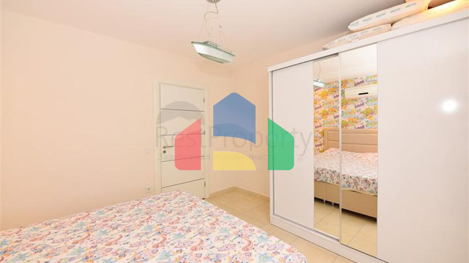 Простора квартира 4 + 1 в районі Авсаллар