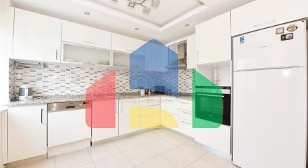 Простора квартира 4 + 1 в районі Авсаллар