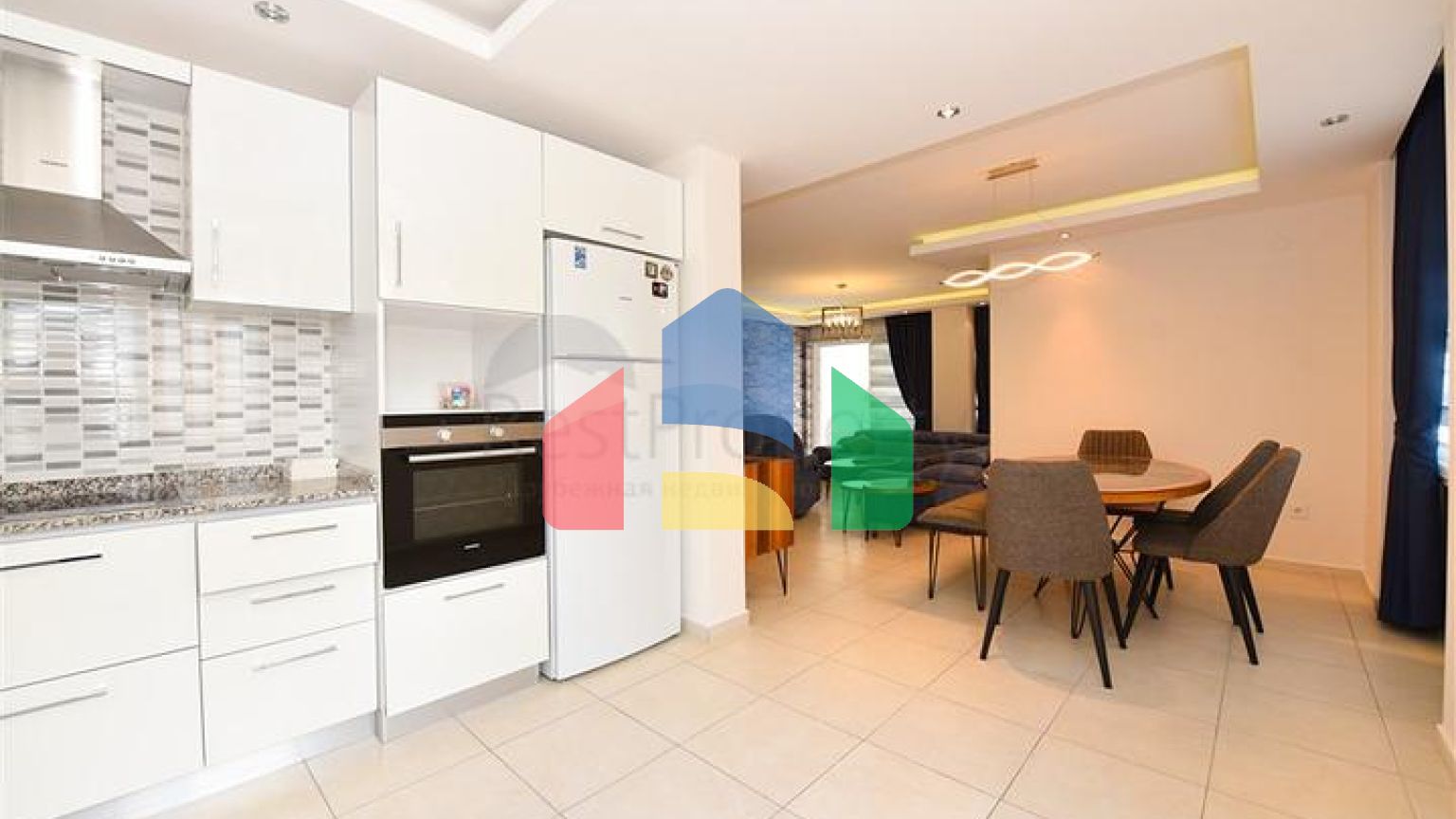 Простора квартира 4 + 1 в районі Авсаллар