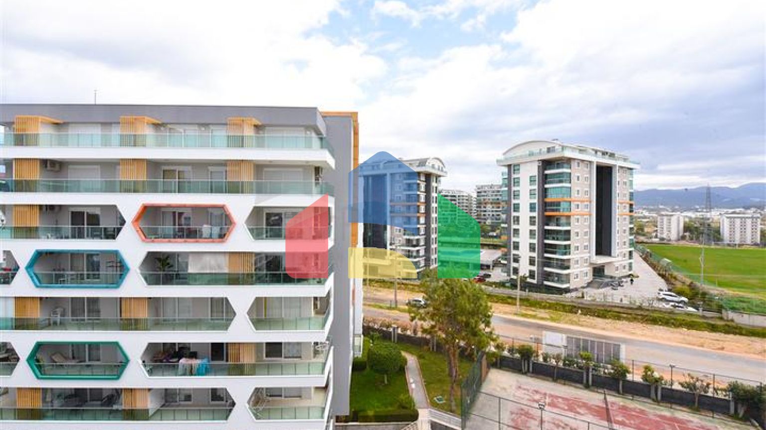 Простора квартира 4 + 1 в районі Авсаллар