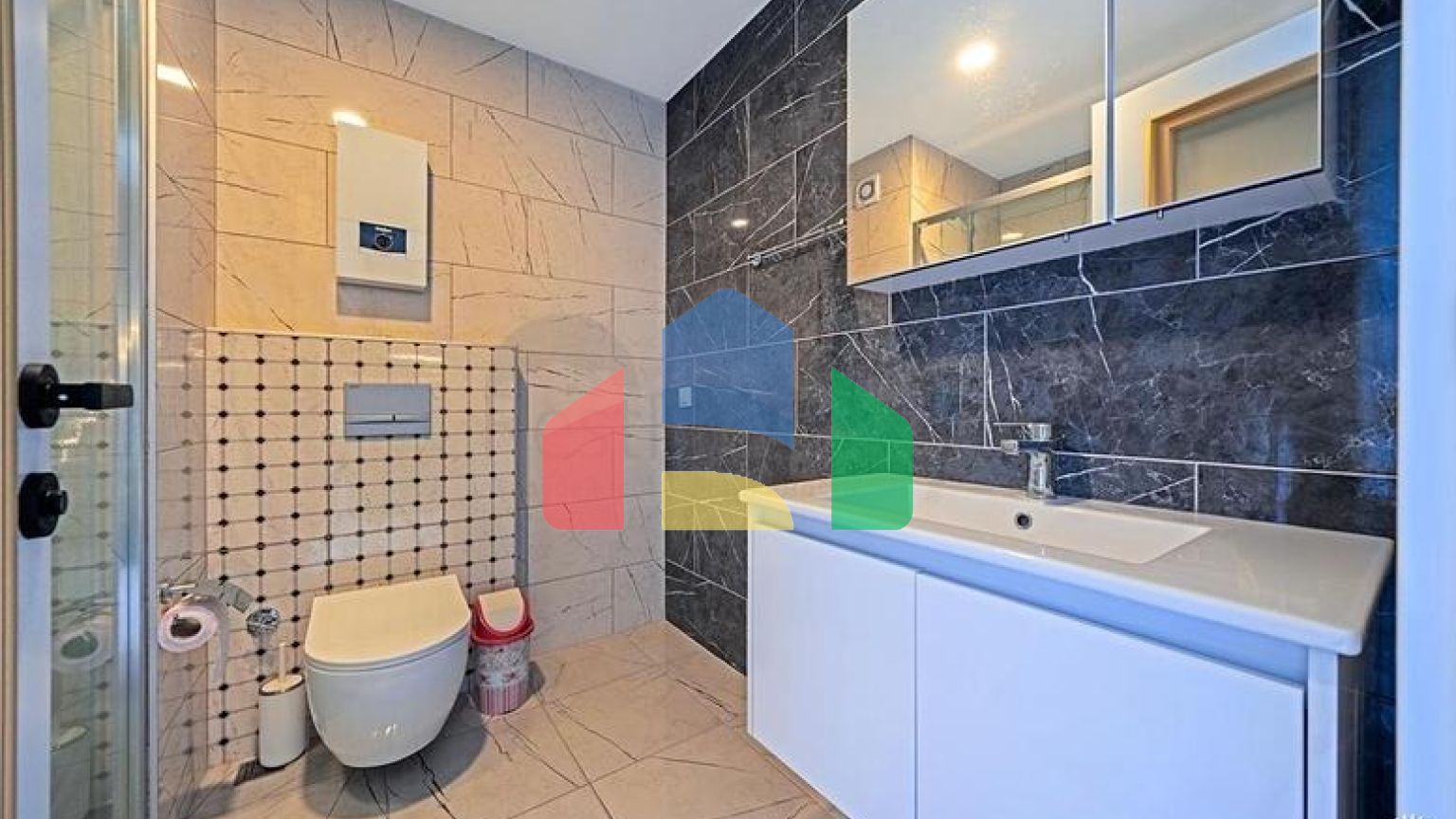 Простора мебльована квартира 3+1 в сучасному житловому комплексі в Авсалларі