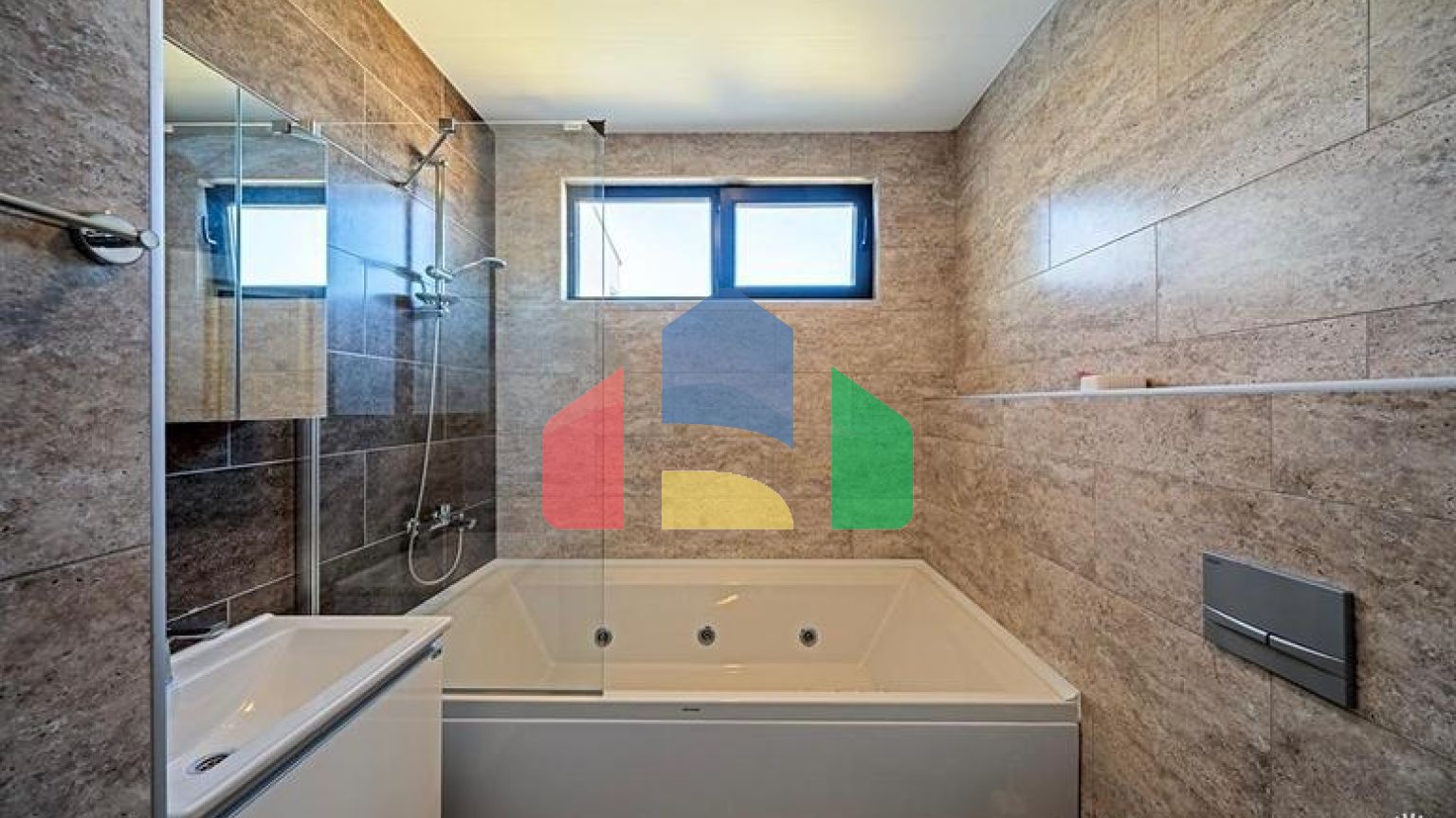 Простора мебльована квартира 3+1 в сучасному житловому комплексі в Авсалларі