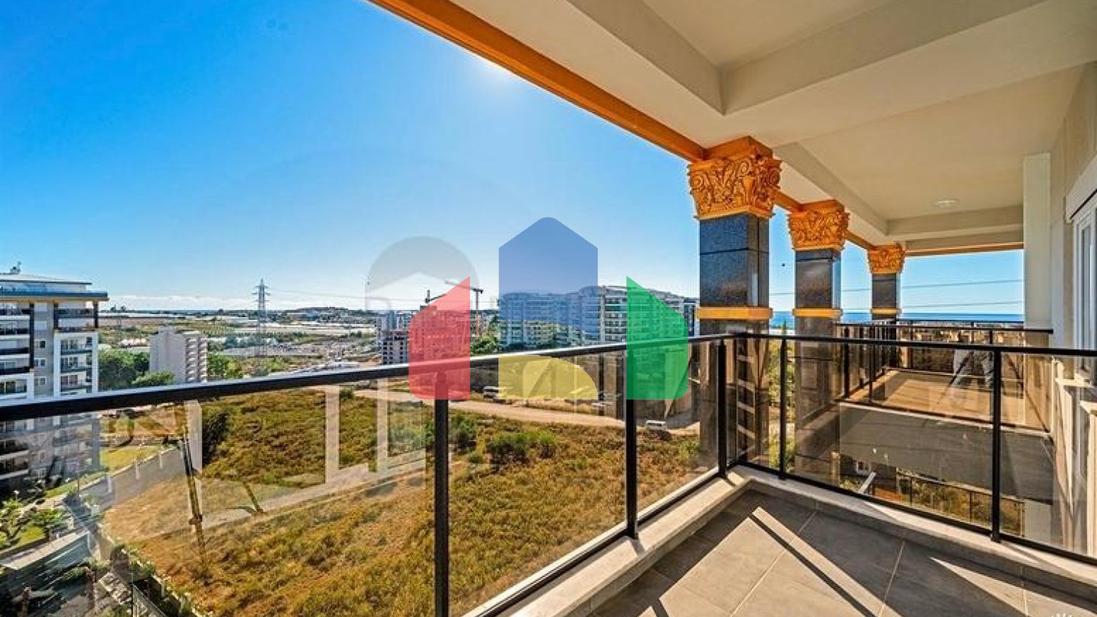 Простора мебльована квартира 3+1 в сучасному житловому комплексі в Авсалларі