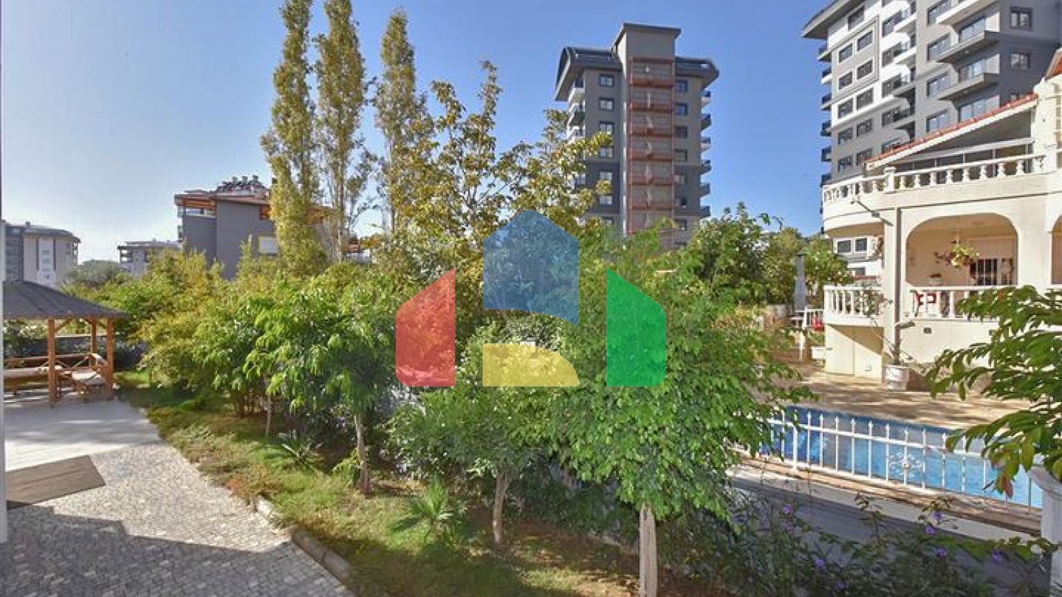 Квартира 1+1 в уютном комплексе в районе Авсаллар