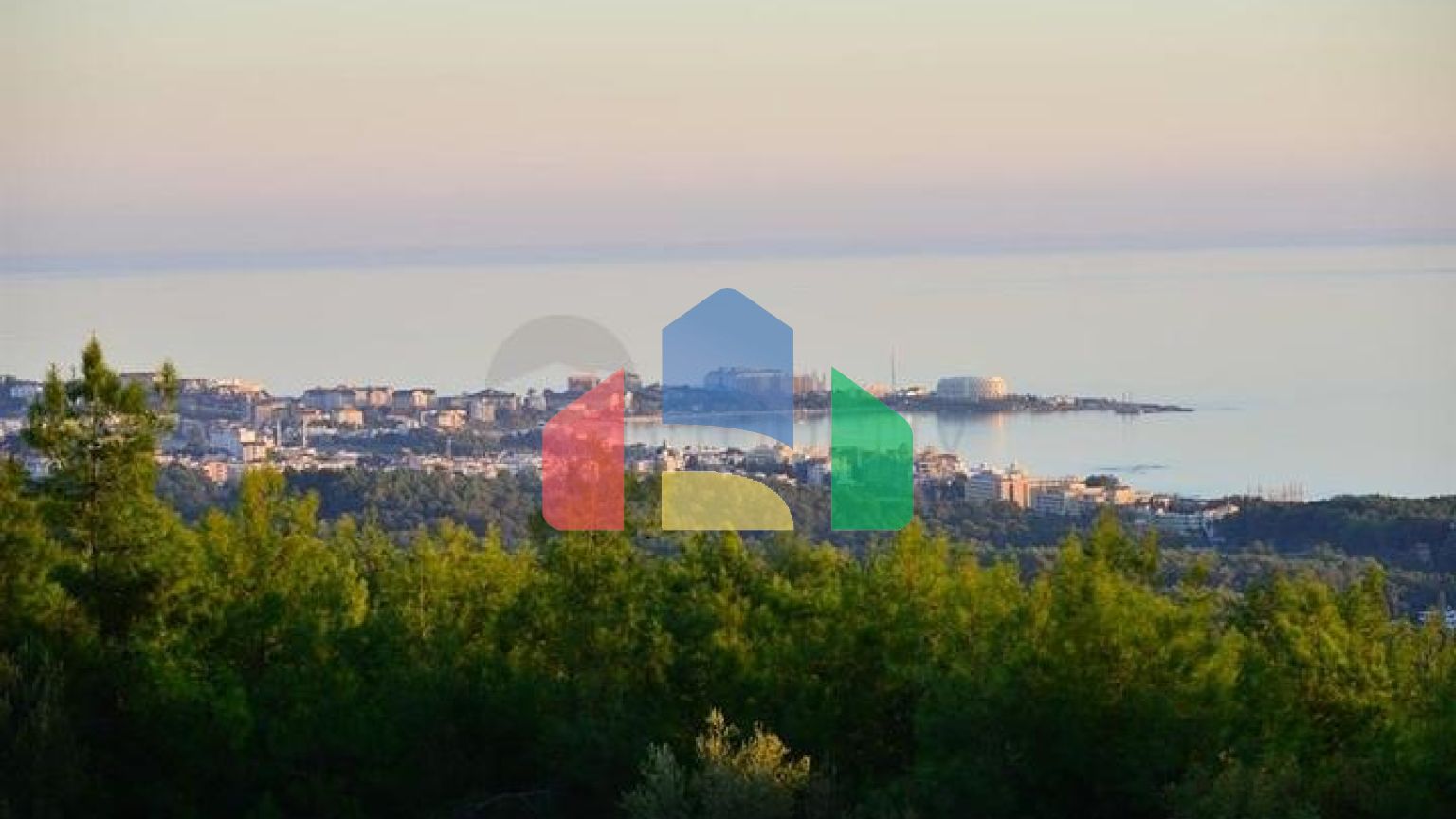 Вилла класса люкс с панорамным видом и полной инфраструктурой в сердце природы