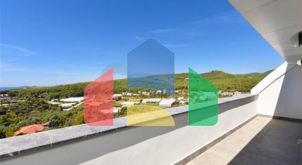 Трехкомнатный пентхаус с видом на хвойные леса и Средиземное море