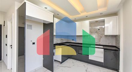 Трехкомнатный пентхаус с видом на хвойные леса и Средиземное море