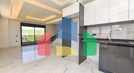 Трехкомнатный пентхаус с видом на хвойные леса и Средиземное море