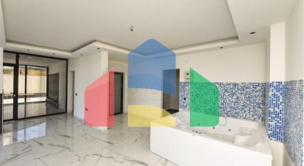 Трехкомнатный пентхаус с видом на хвойные леса и Средиземное море