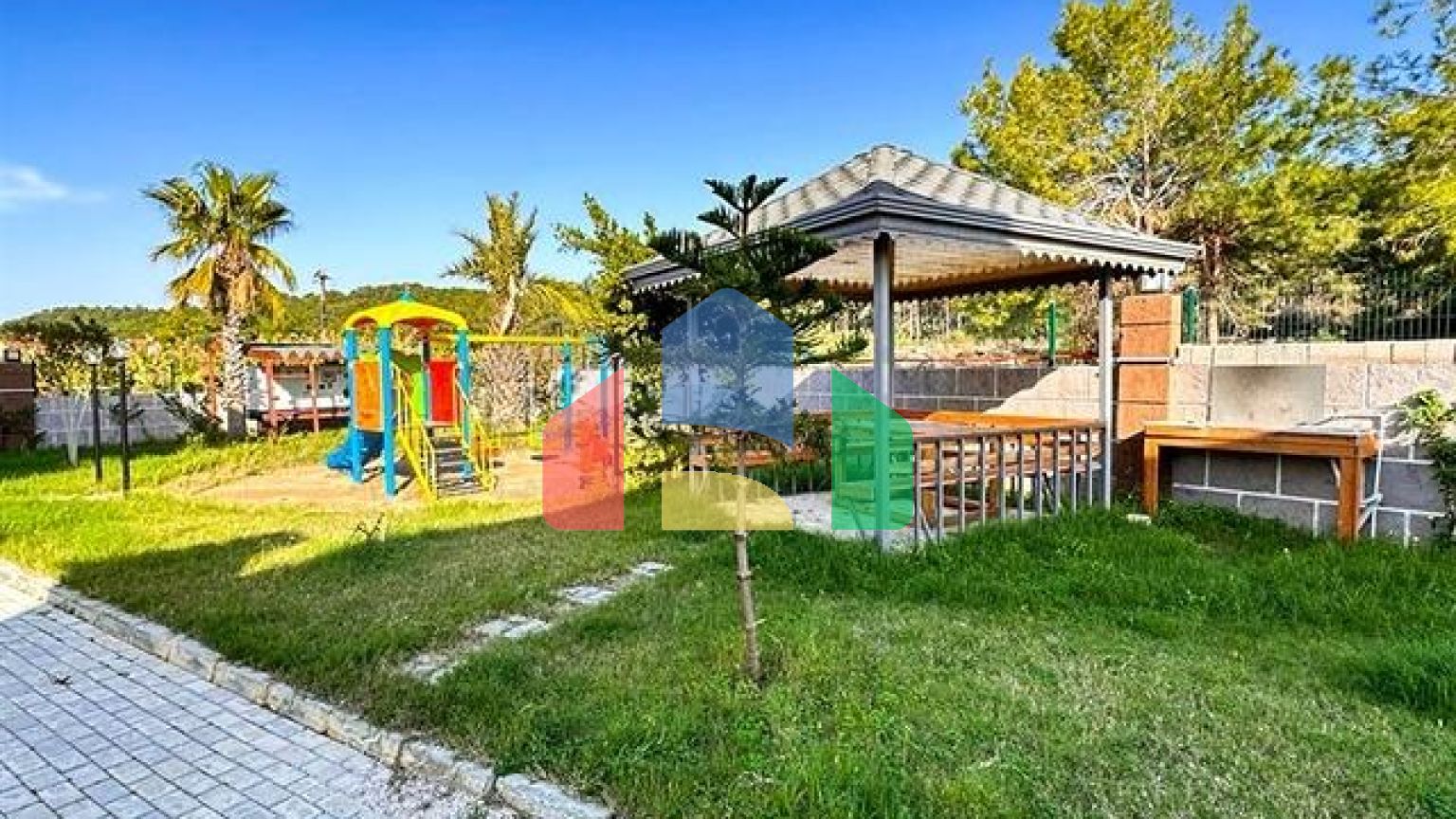 Дублекс 3+1 в малоповерховому ЖК в 150 м від моря