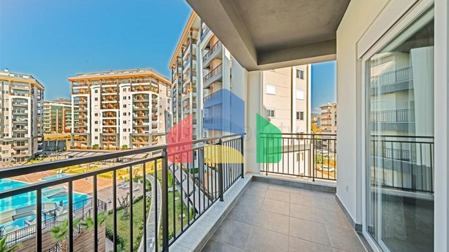 Трехкомнатная квартира в новом комплексе Авсаллара