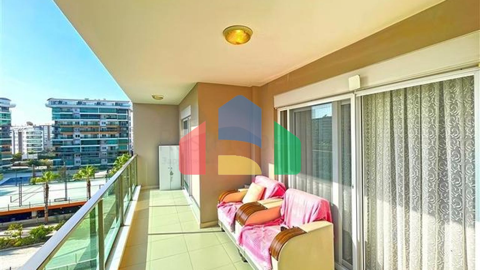 Квартира 1 + 1 в популярному житловому комплексі в районі Авсаллар