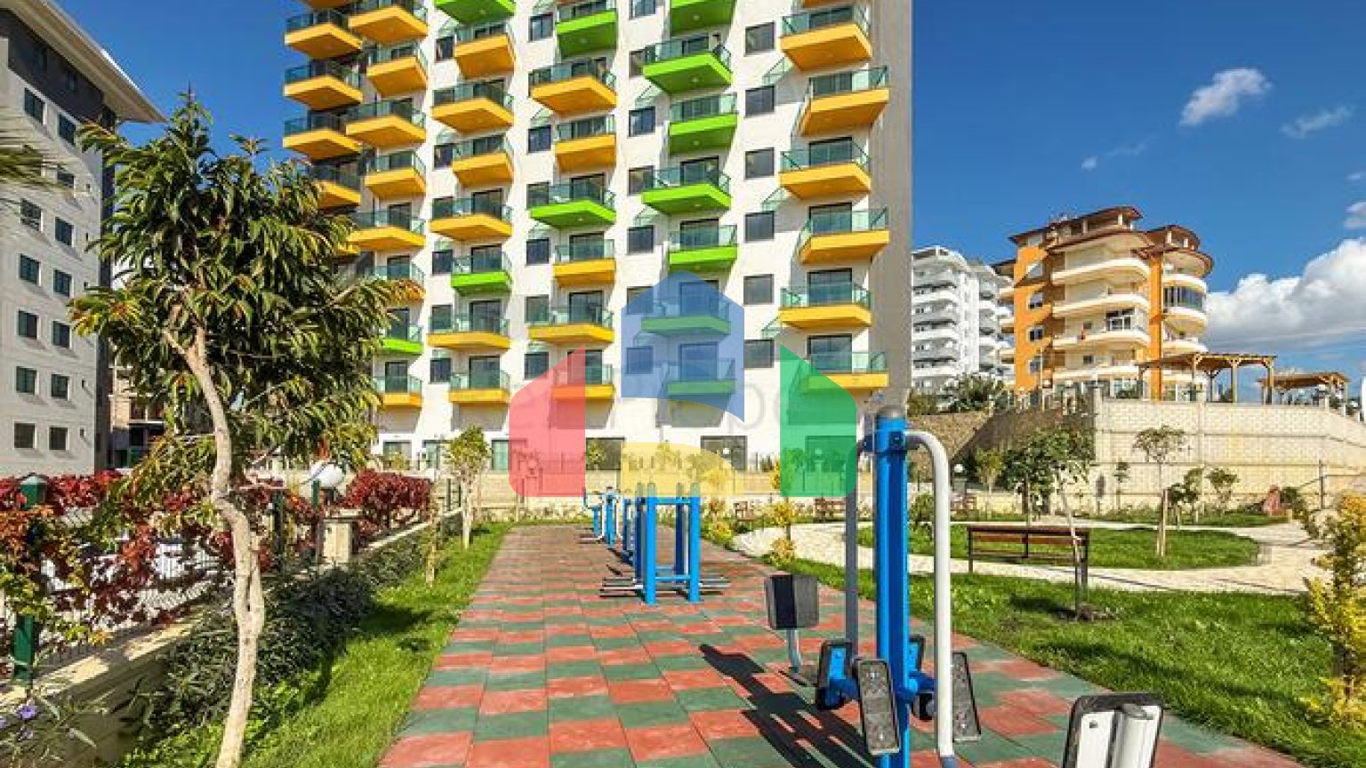 Светлая квартира 1+1 в комплексе с развитой инфраструктурой