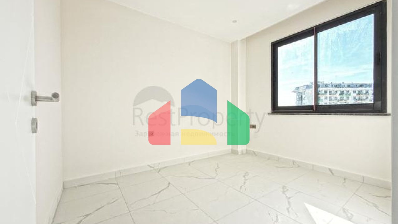 Светлая квартира 1+1 в комплексе с развитой инфраструктурой