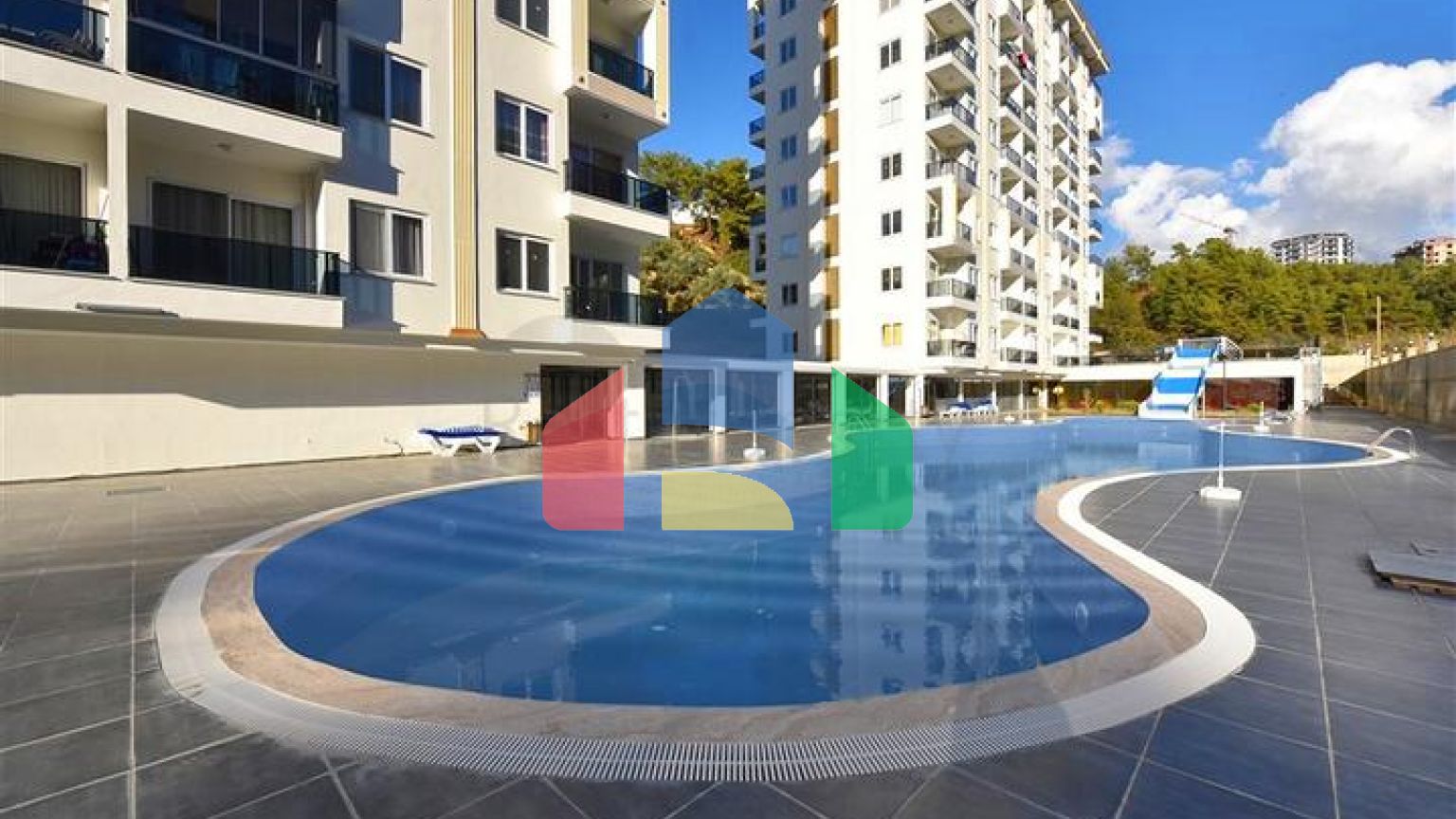 Двокімнатна квартира 1 + 1 в зеленій частині району Авсаллар з багатою інфраструктурою