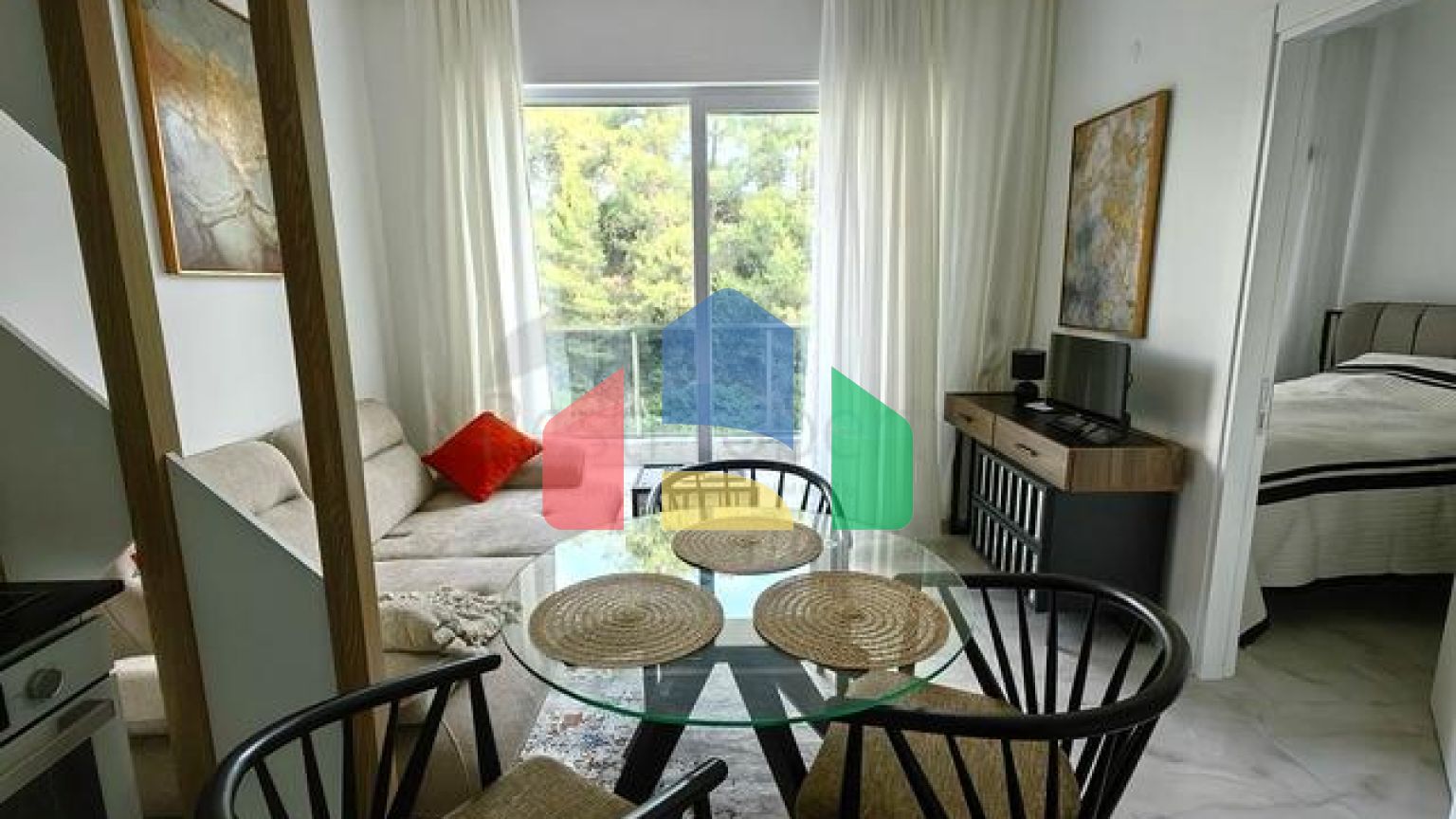 Двокімнатна квартира 1 + 1 в зеленій частині району Авсаллар з багатою інфраструктурою