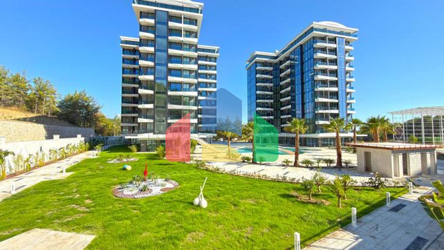 Современная квартира с панорамным видом на море в Авсалларе