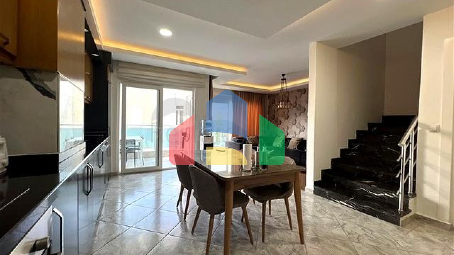 Пентхаус 2+1 в районе Авсаллар в 400 метрах от моря