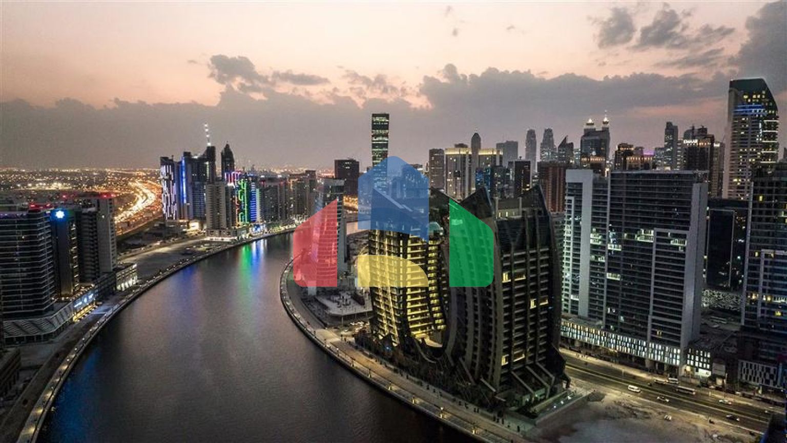 Меблированные квартиры в Дубае на канале в Бизнес-Бэй