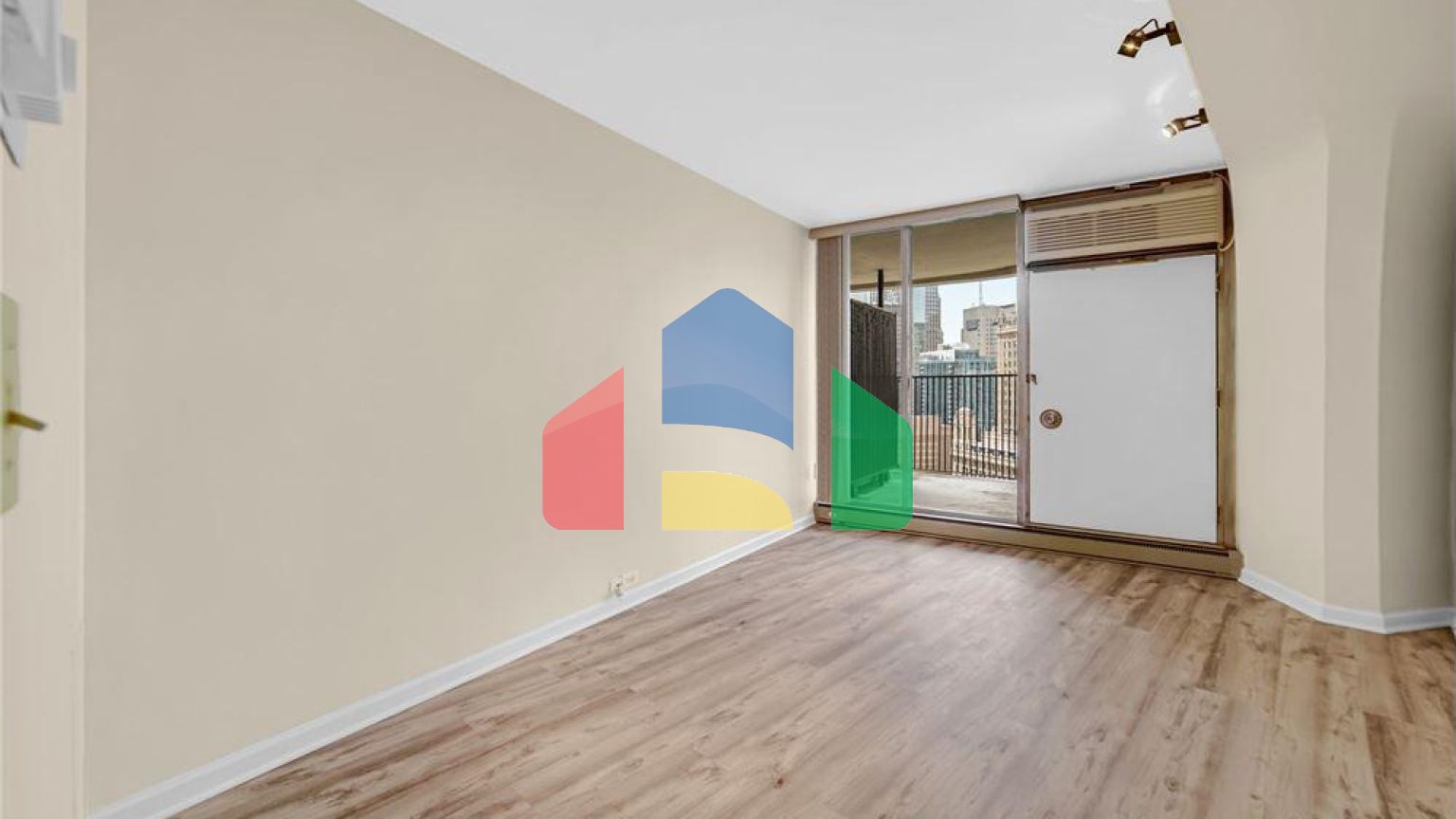 Residential - Condo/Apartment - Chicago, Illinois, United States - United States