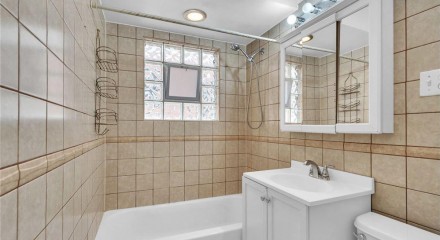 Residential - Single Family Home - Chicago, Illinois, United States - United States