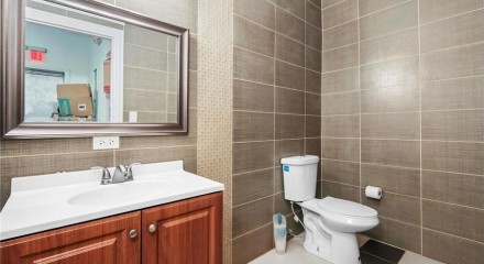 Commercial - Commercial/Retail - Chicago, Illinois, United States - United States