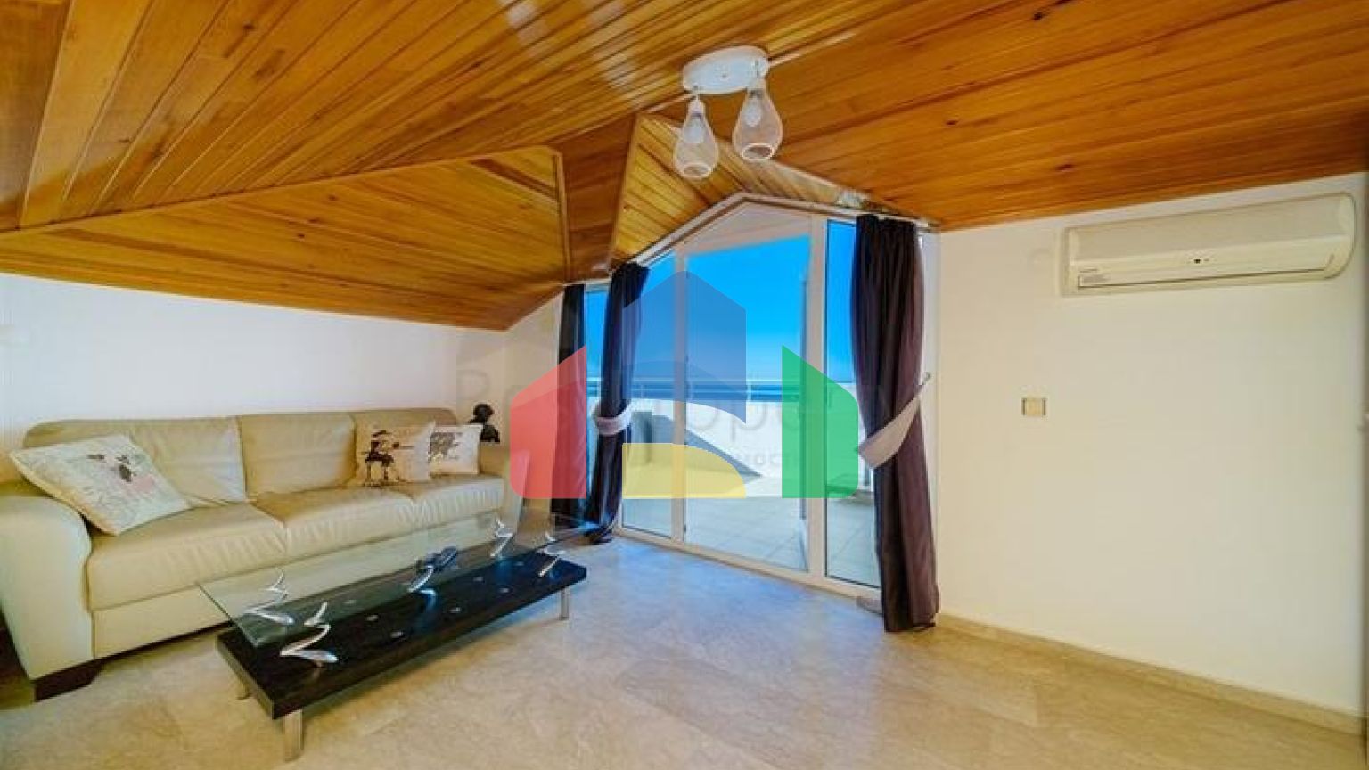 Пентхаус 3+1 с панорамными видами на море в районе Конаклы