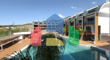 Modern duplex 2+1 with garden in a complex by the sea