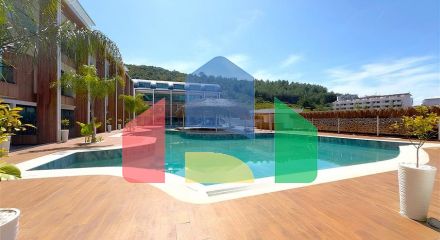 Modern duplex 2+1 with garden in a complex by the sea