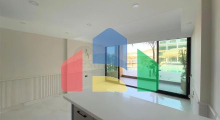 Сучасний дуплекс 2 + 1 з садом в комплексі біля моря