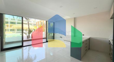 Сучасний дуплекс 2 + 1 з садом в комплексі біля моря